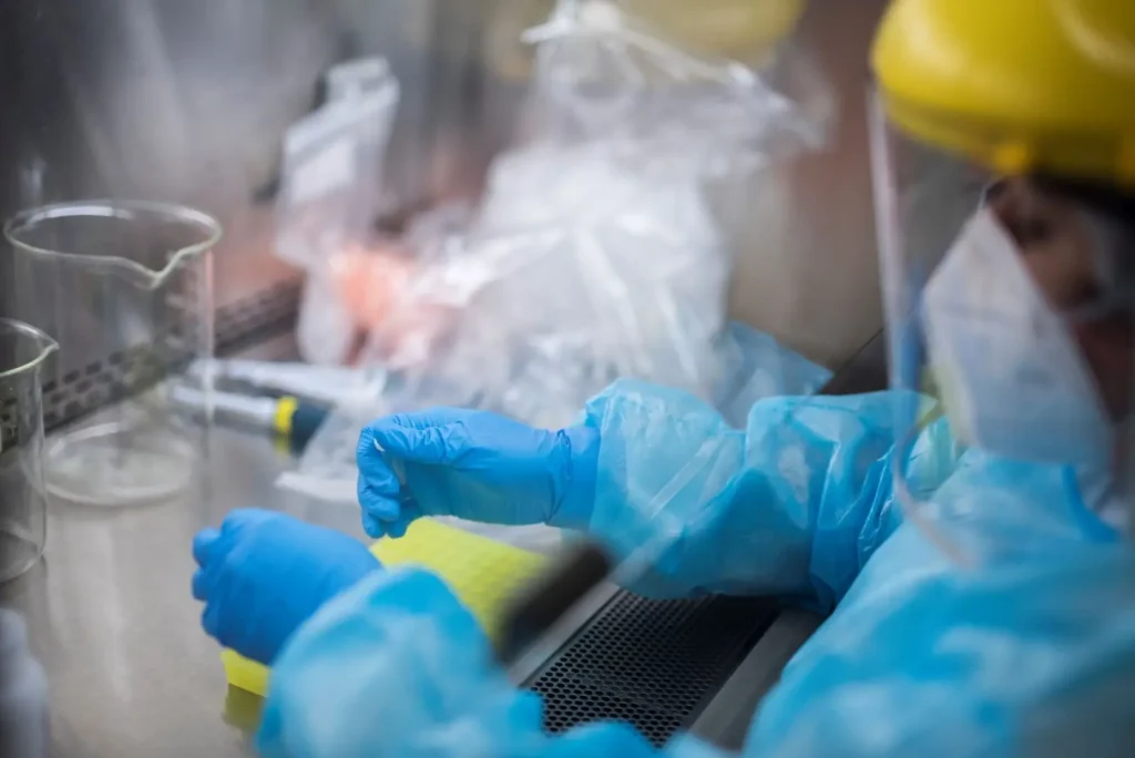 Estudian aguas servidas para la detección temprana de nuevos brotes del coronavirus en la población