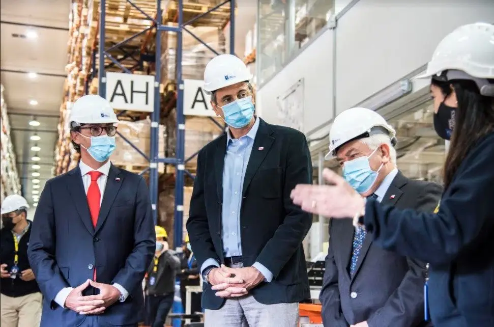 Ministros de Ciencia, Salud y Educación reciben nuevo embarque de vacunas Pfizer/BioNTech