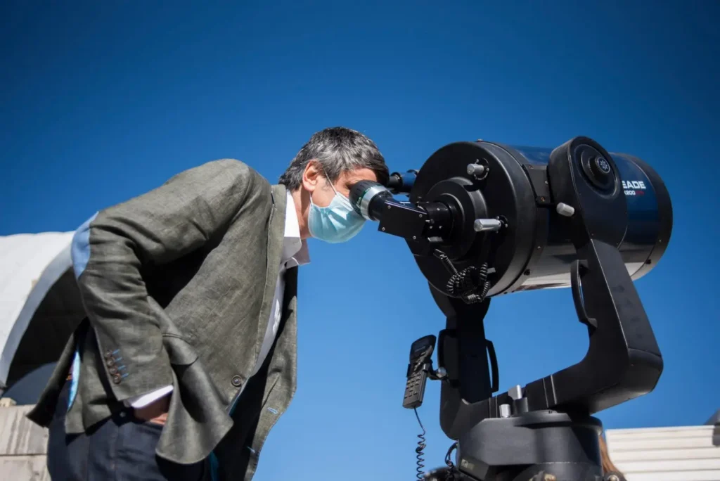 Día de la Astronomía: Ministerio de Ciencia presenta “mapa ciudadano” de la contaminación lumínica
