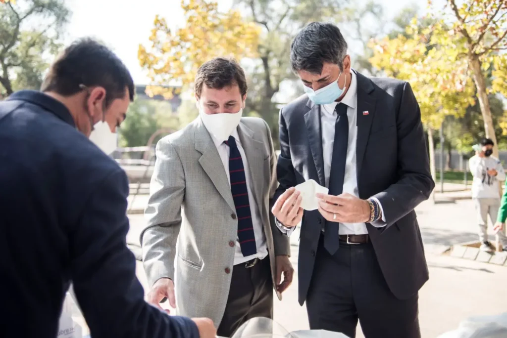 Más de 172 mil elementos de protección para personal de salud han entregado emprendedores apoyados por Ministerio de Ciencia y Corfo