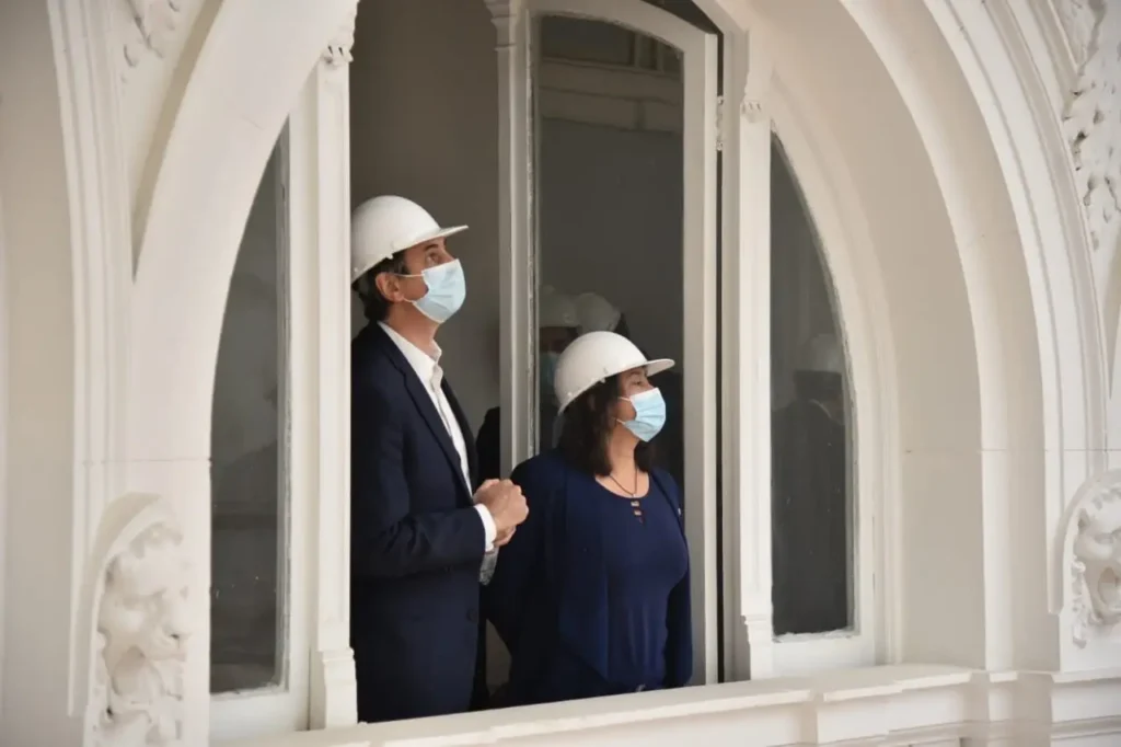 Ministro de Ciencia visita ex Bolsa de Valores y futuro polo tecnológico de Valparaíso