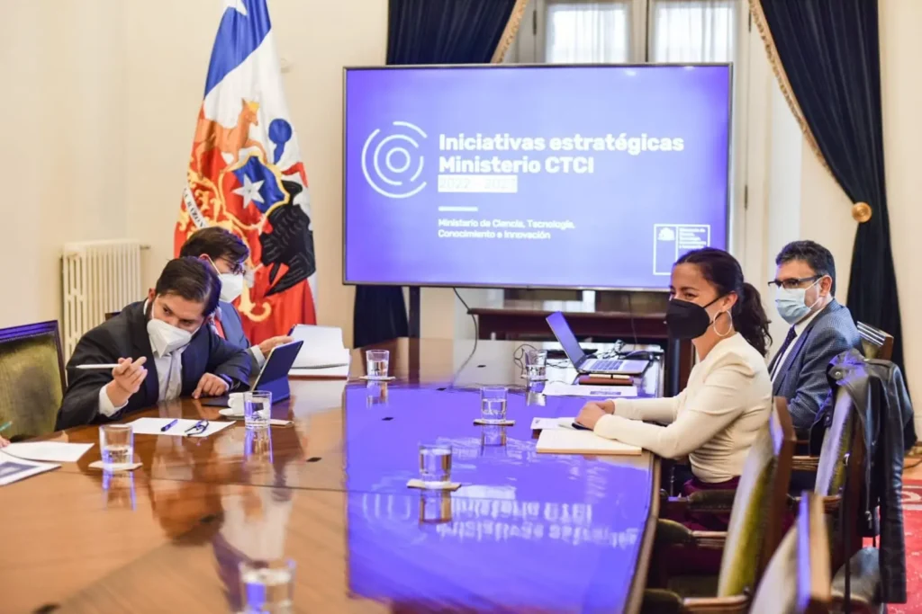 Ministro Salazar y Subsecretaria Gainza sostuvieron reunión bilateral con el Presidente Boric para abordar los lineamientos y el plan de acción del MinCiencia