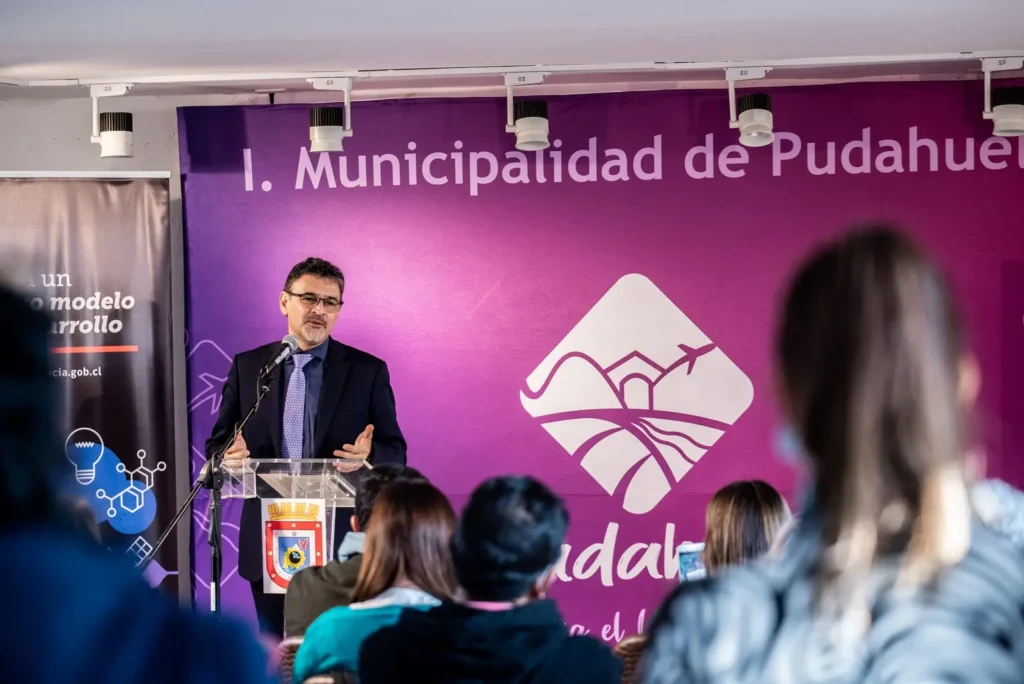 Ministro de Ciencia dio a conocer fondo por $1.428 millones a juntas de vecinos en Pudahuel