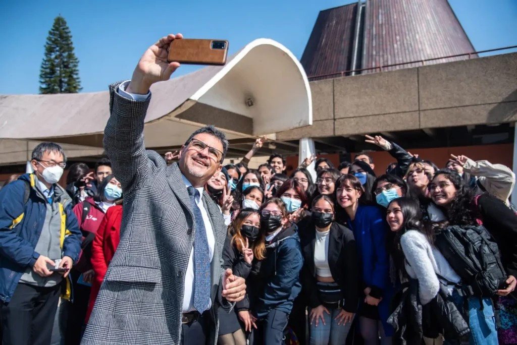 Autoridades del Ministerio de Ciencia se reunieron con estudiantes de diferentes regiones del país que ingresaron a la universidad mediante cupo Explora-UNESCO