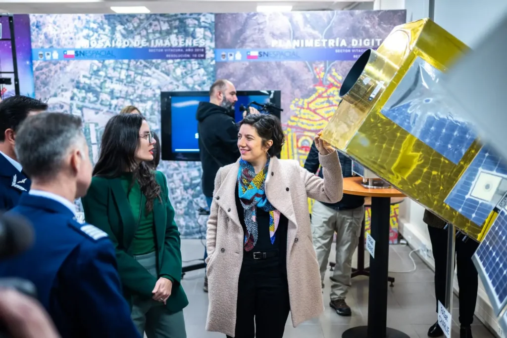 Ministras Vallejo y Etcheverry proyectan  impacto de política satelital en recorrido por SAF