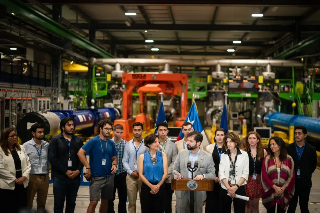 Presidente Boric y ministra Aisén Etcheverry anuncian inicio del proceso para que Chile sea estado asociado del Centro Europeo para la Investigación Nuclear, CERN