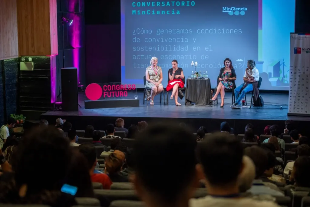 “Necesitamos avanzar hacia una sociedad que esté más involucrada en generar espacios de colaboración y las tecnologías nos pueden ayudar”