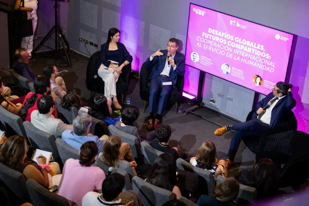MinCiencia lidera panel sobre colaboración internacional y ética tecnológica en Congreso Futuro 2026