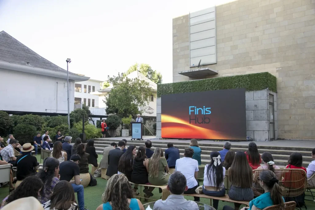 Universidad Finis Terrae presenta su primera incubadora institucional de innovación