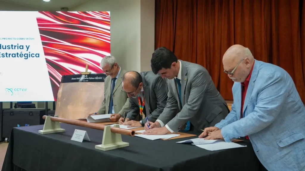 Codelco, Ministerio de Ciencia y universidades firman Memorándum de Entendimiento para avanzar en el desarrollo de cobre de alta pureza